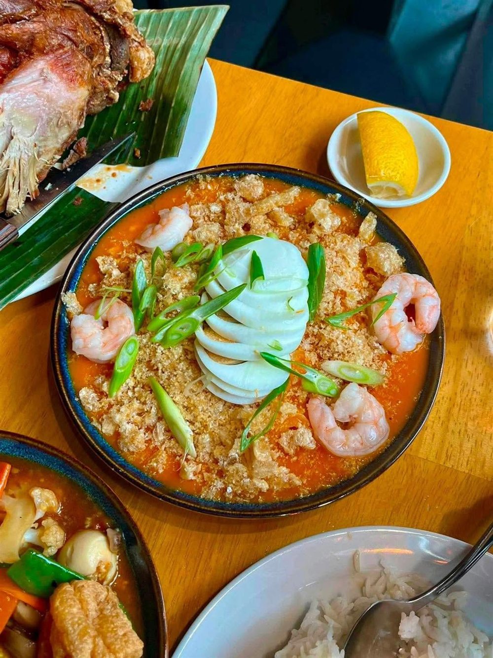 Noodle soup with prawns and egg